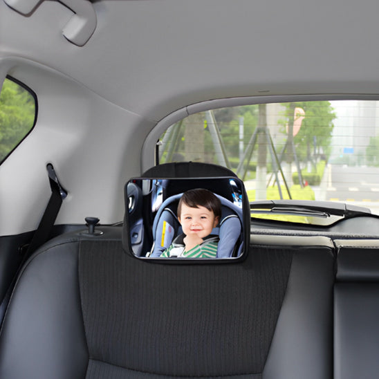 baby-car-mirror-parent-sees-child