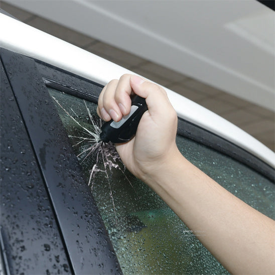 emergency-hammer-seatbelt-cutter-durable-materials-key-ring-format