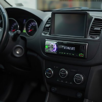 single din car radio safe driving